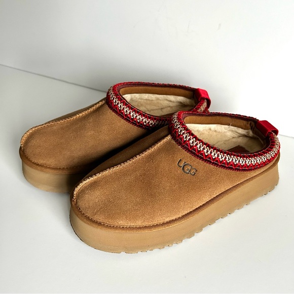 UGG Shoes - ❣️Women’s UGG Tasmania Platform Clog Slipper. Size: 7. Chestnut/Red